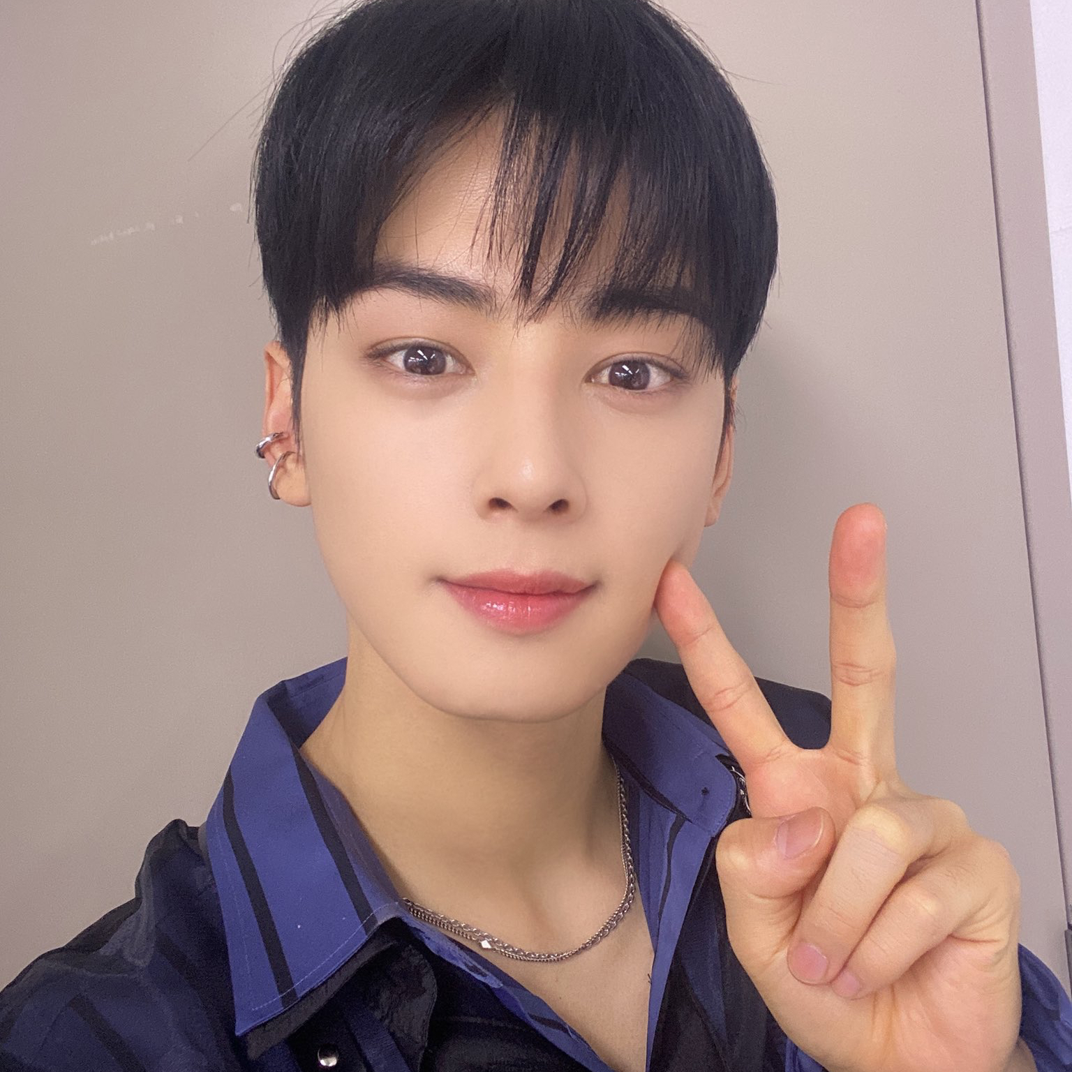 Behind-the-scenes cut of Cha Eunwoo
