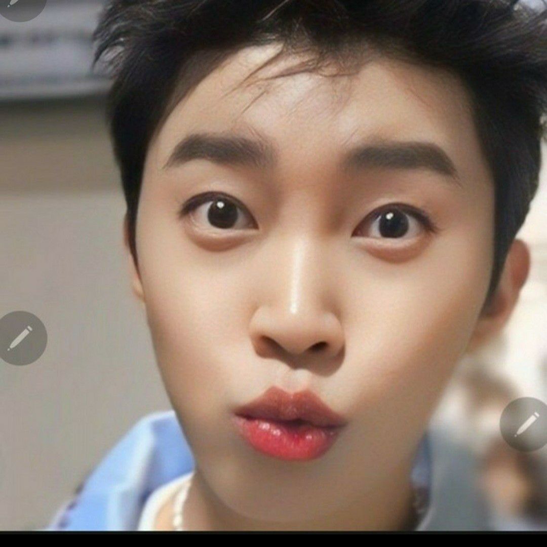 Momen yang diabadikan oleh penggemar Lim Youngwoong