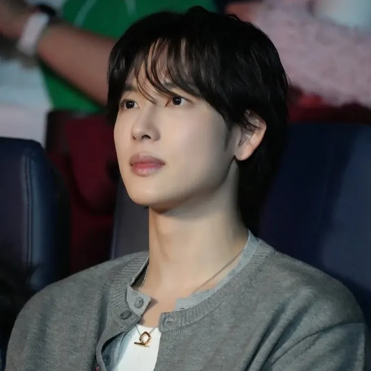Behind-the-scenes cut of Yim Siwan