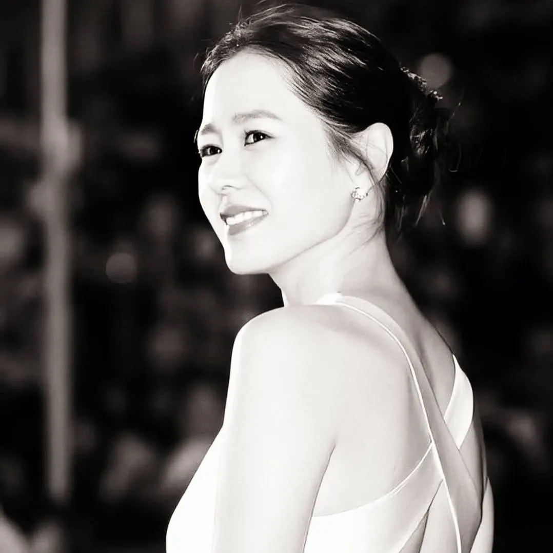 손예진 최근 활동샷