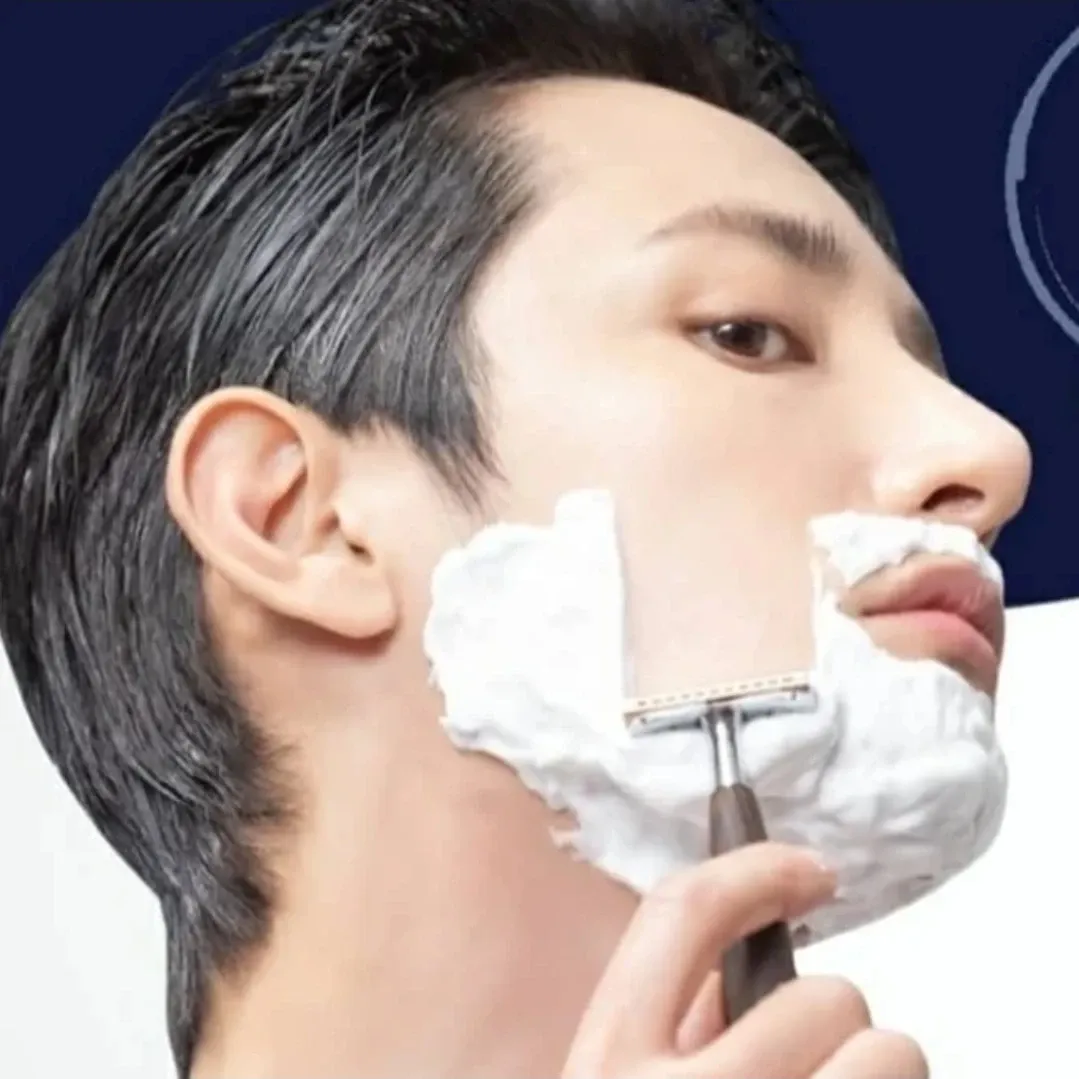 Behind-the-scenes cut of Lee Soohyuk