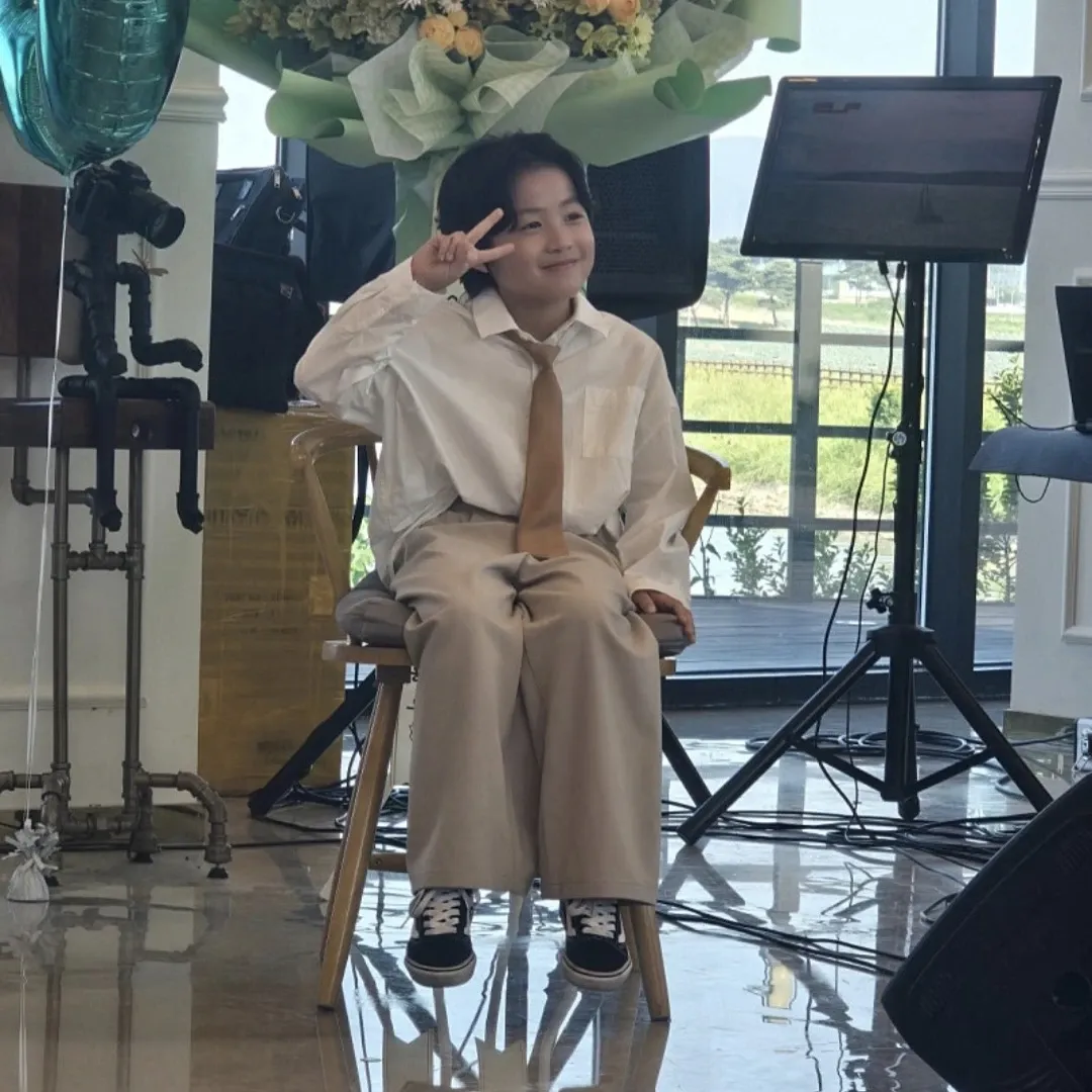 Behind-the-scenes cut of You Jiwoo