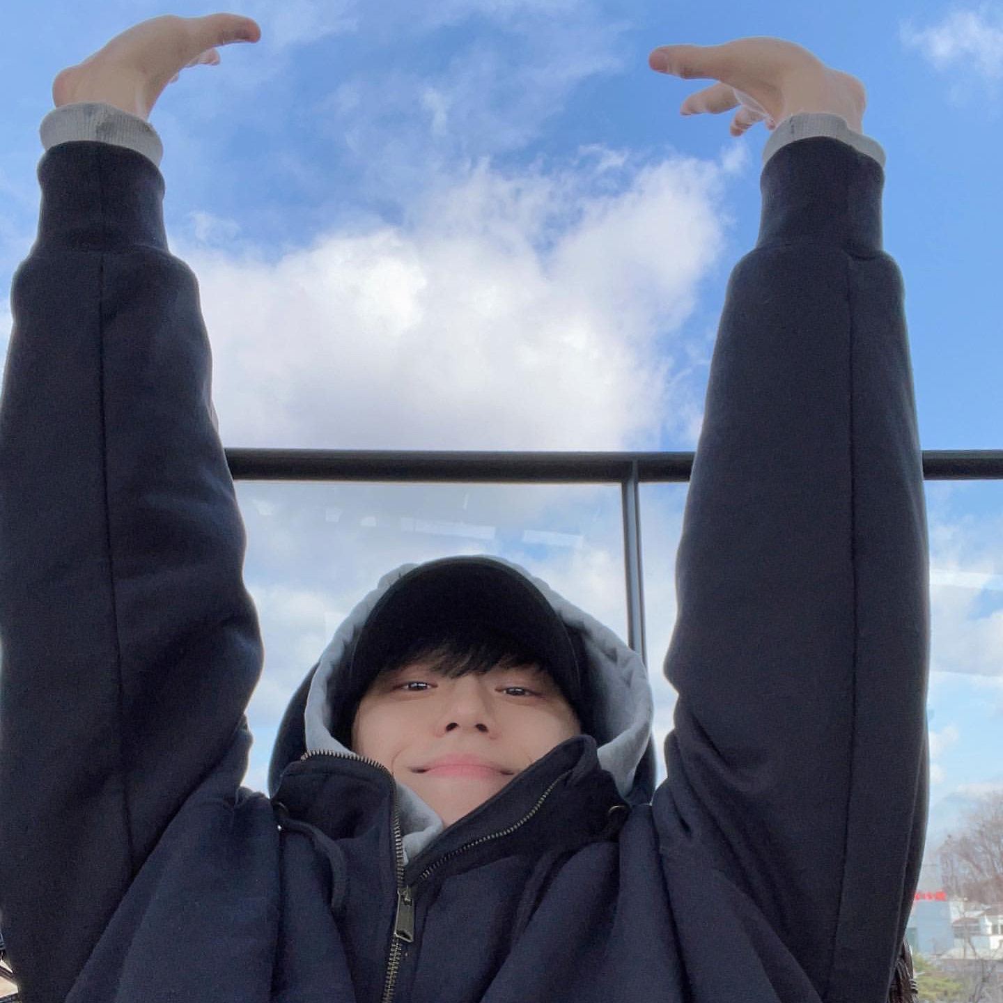 Behind-the-scenes cut of Lee Dohyun