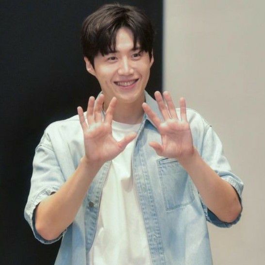 Behind-the-scenes cut of Kim Seonho