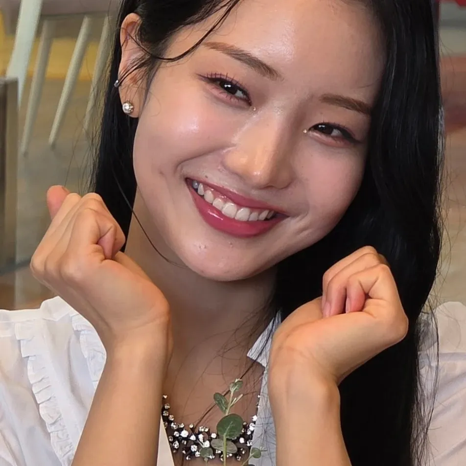 Behind-the-scenes cut of Kim Soyeon (2004)