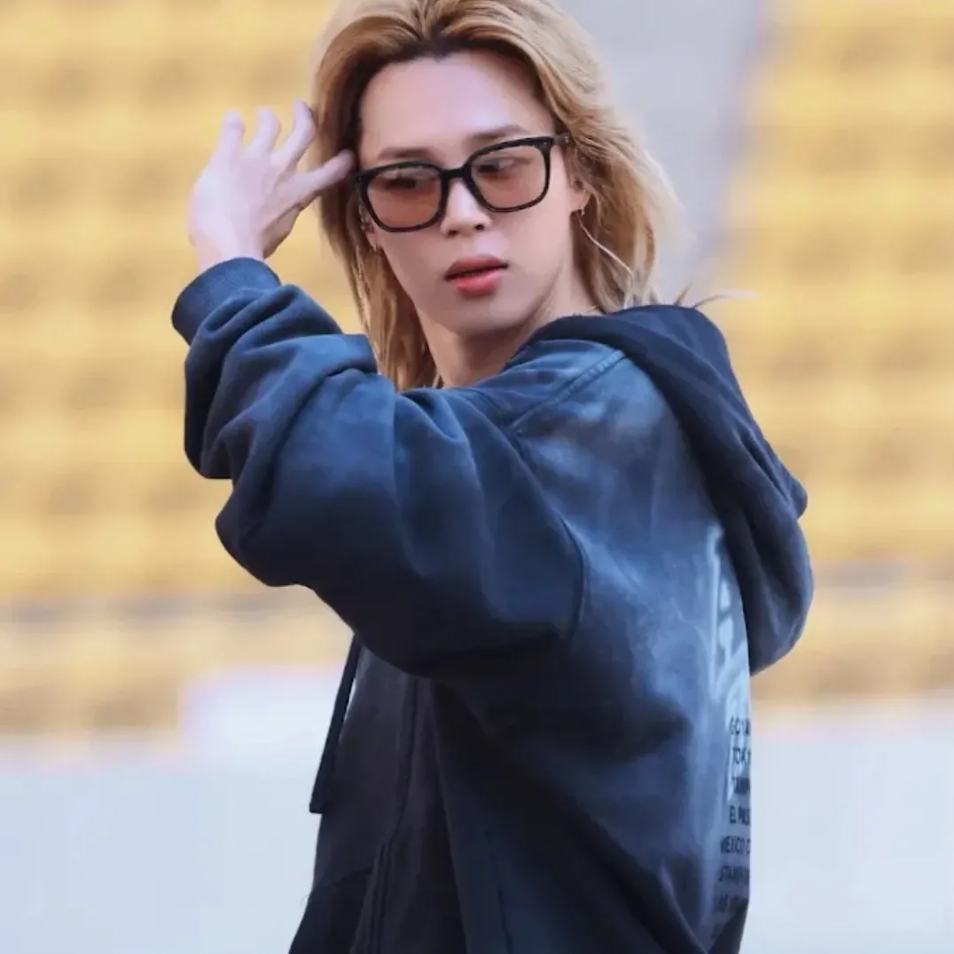 Behind-the-scenes cut of Ha Jimin