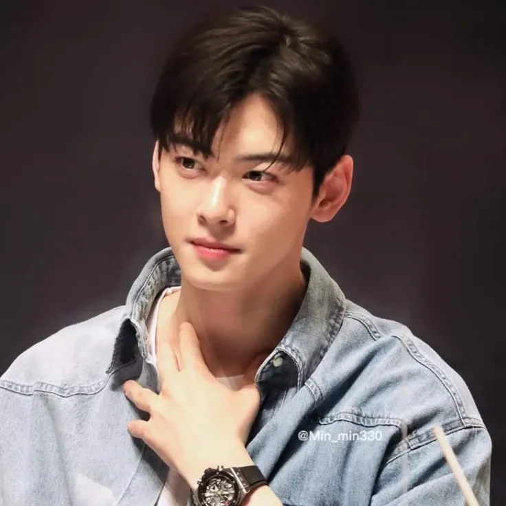 Latest photo of Cha Eunwoo