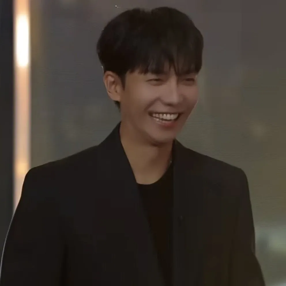 Foto terbaru dari Lee Seunggi