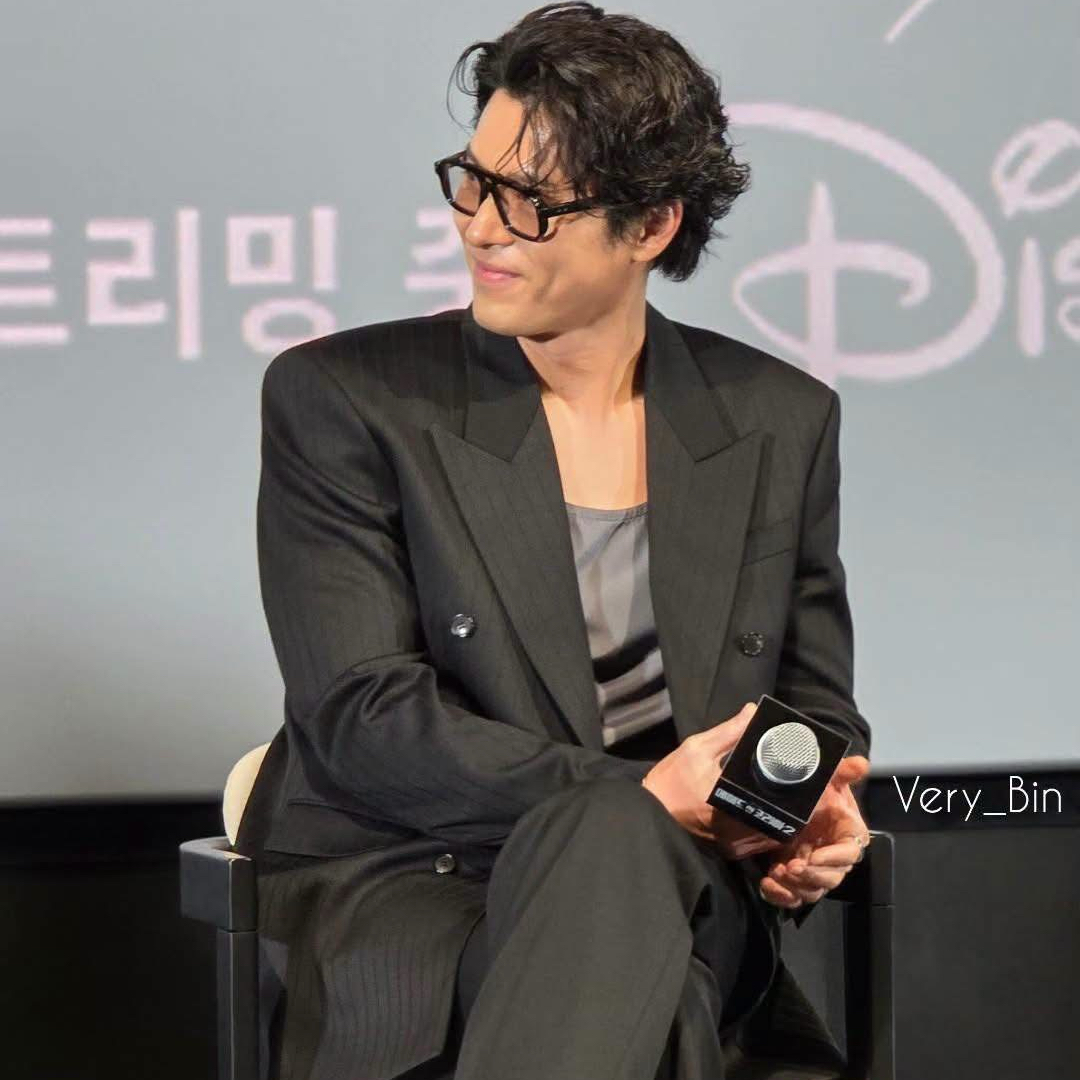 Momen yang diabadikan oleh penggemar Hyun Bin