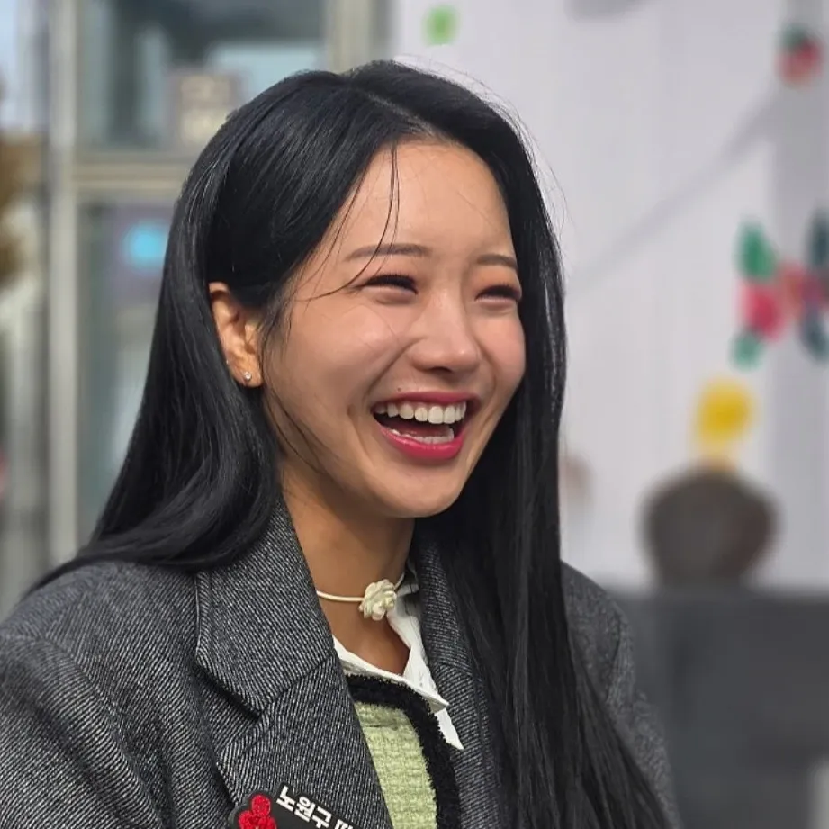 A moment captured by a fan of Kim Soyeon (2004)
