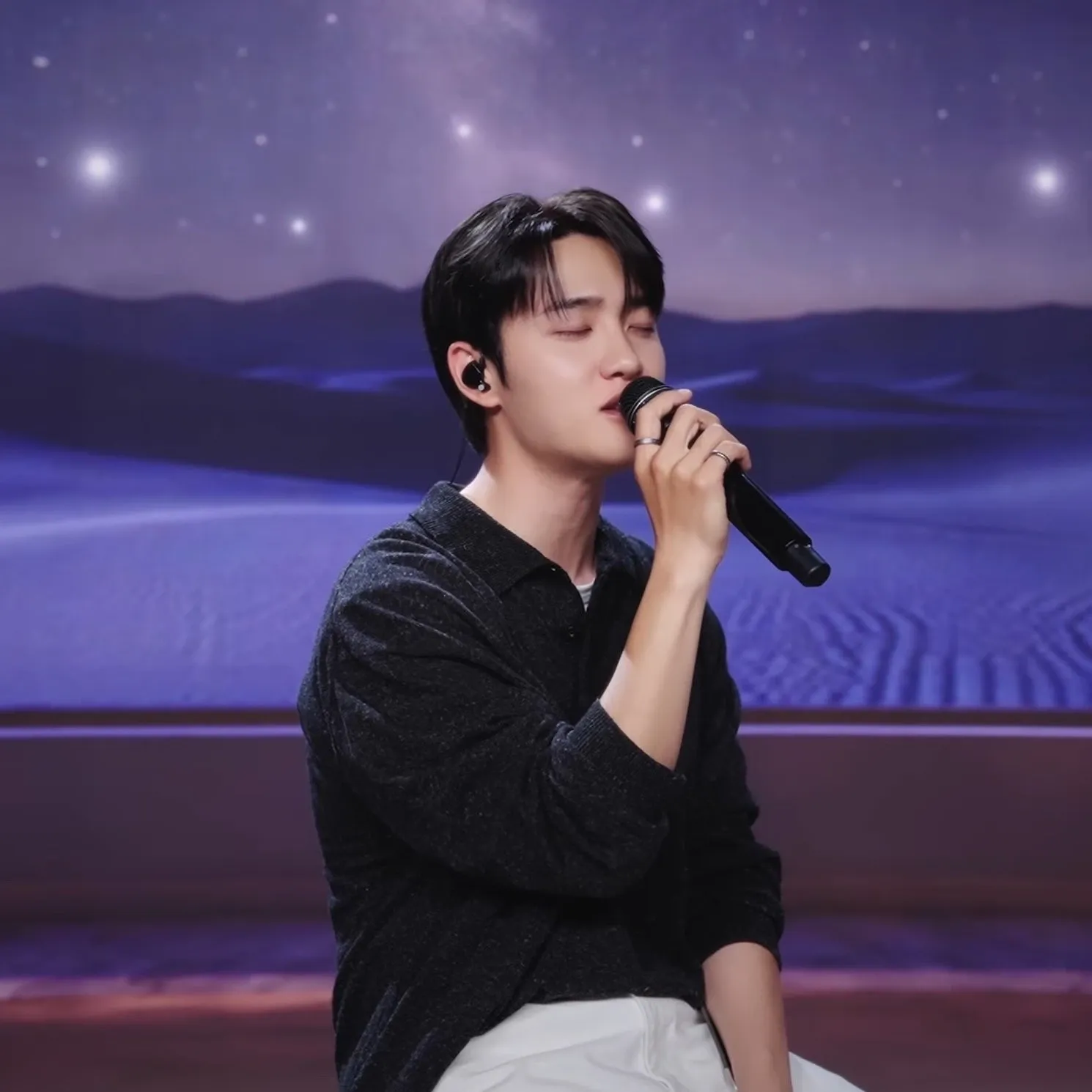 Foto terbaru dari Doh Kyungsoo (D.O.)