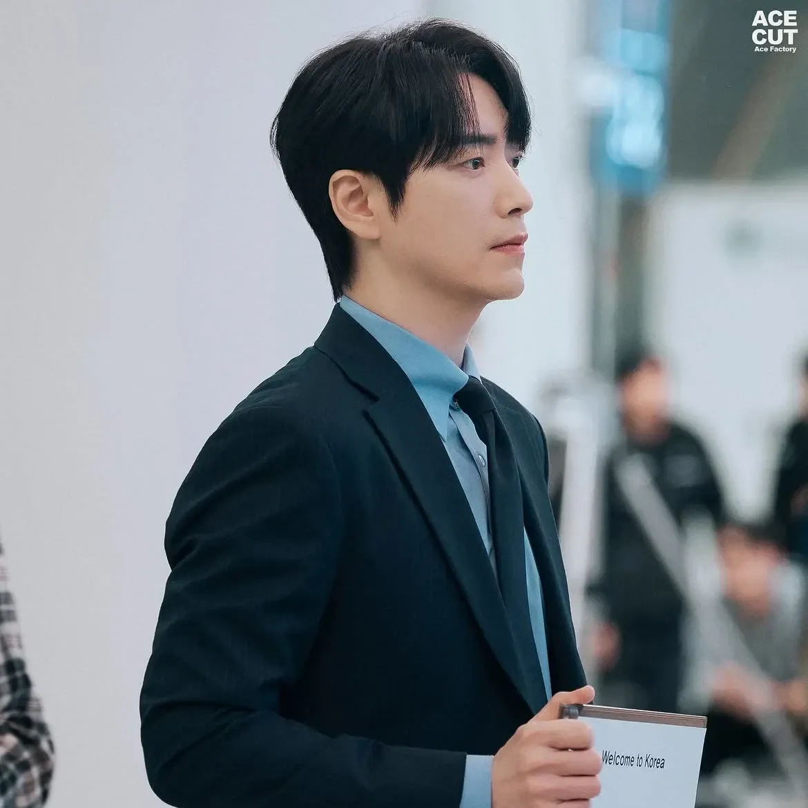 Behind-the-scenes cut of Lee Joonhyuk