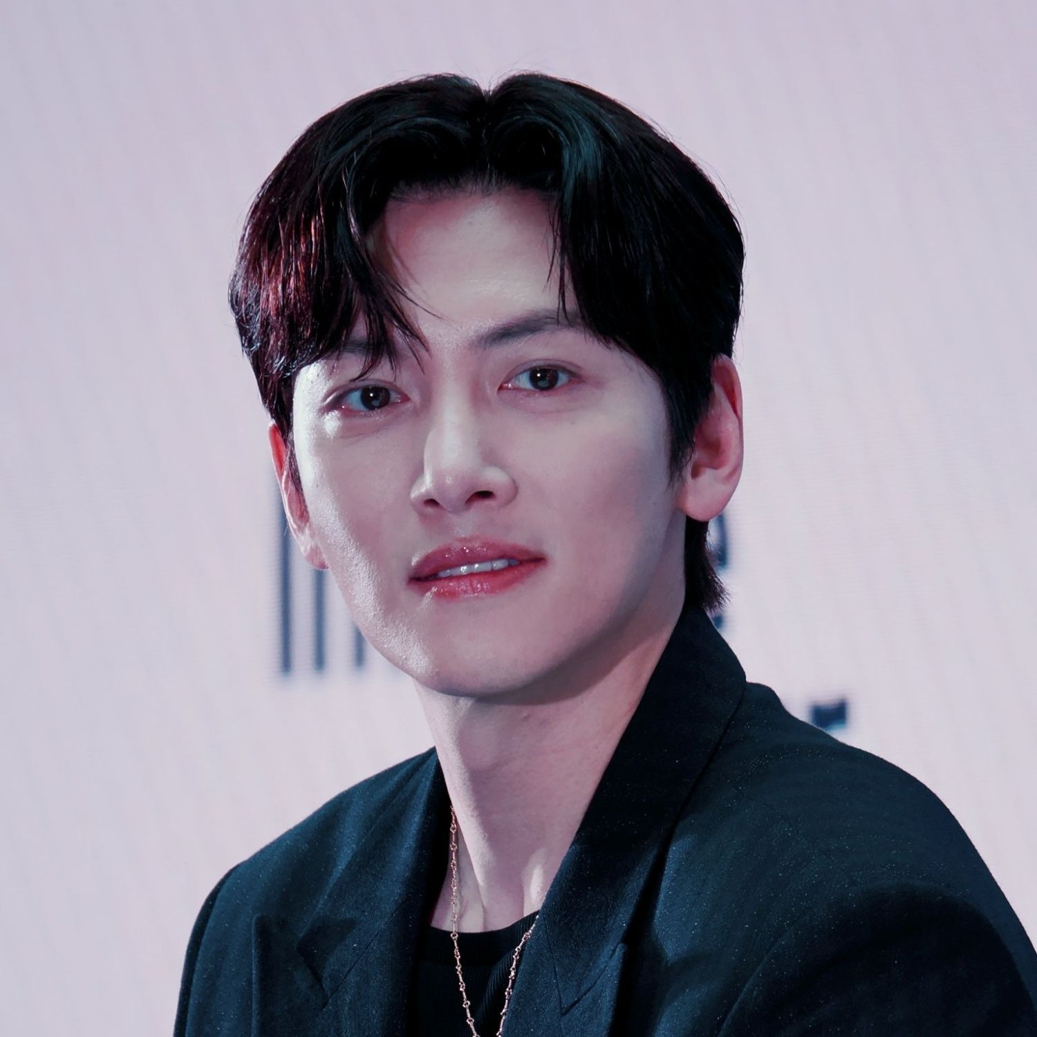 Behind-the-scenes cut of Ji Changwook