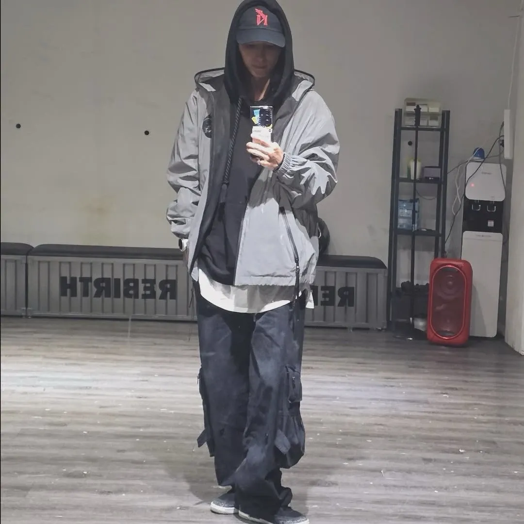 Behind-the-scenes cut of Lee Joongi