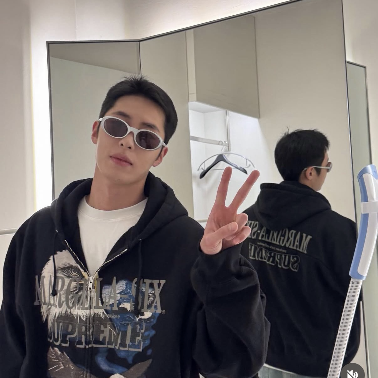 Behind-the-scenes cut of Lee Jaewook