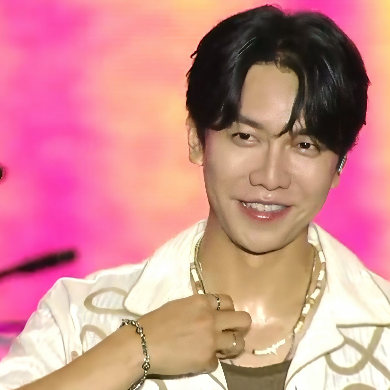 Behind-the-scenes cut of Lee Seunggi