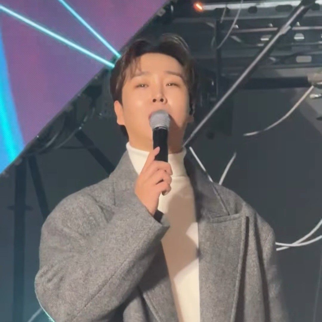 A moment captured by a fan of Song Minjun