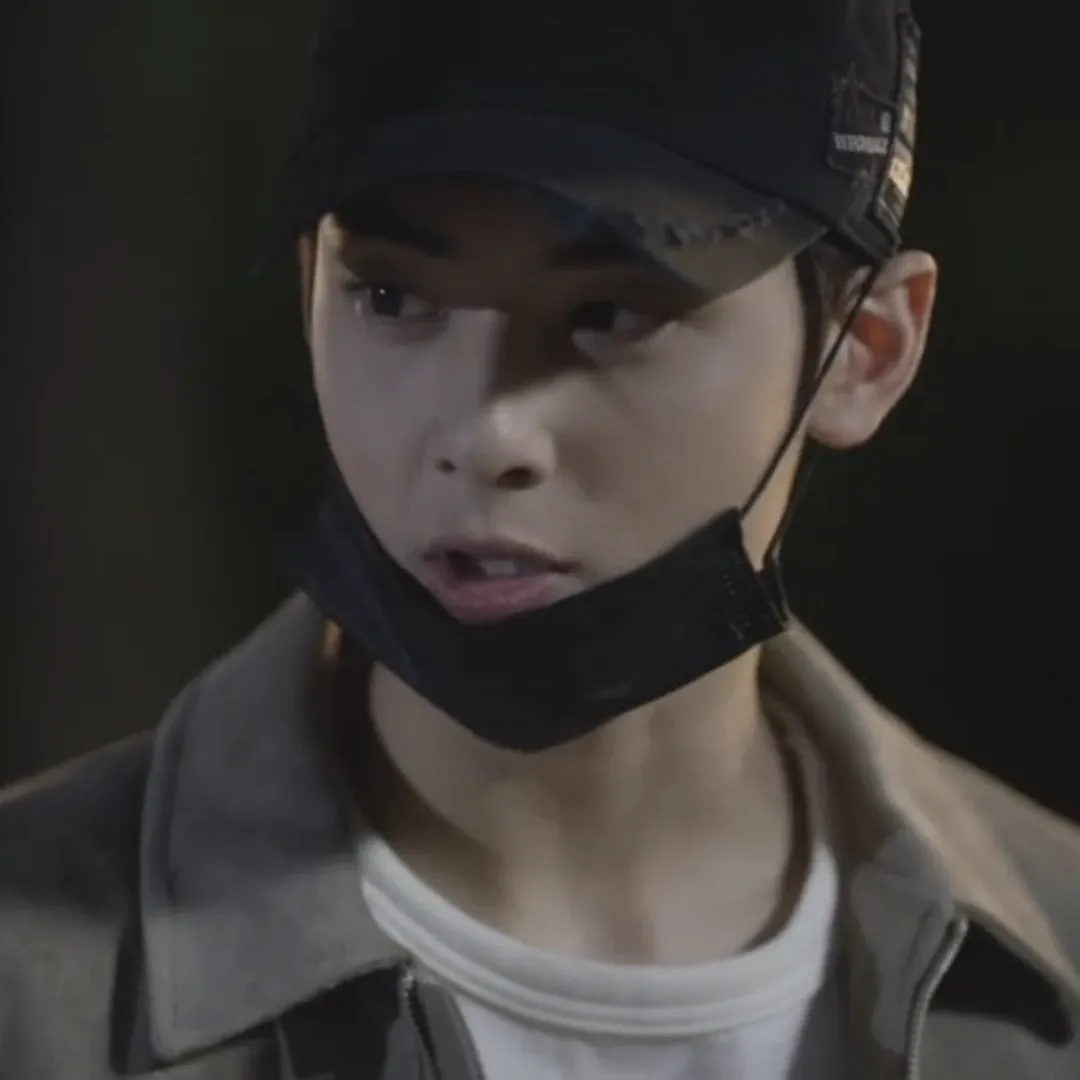 Latest photo of Cha Eunwoo