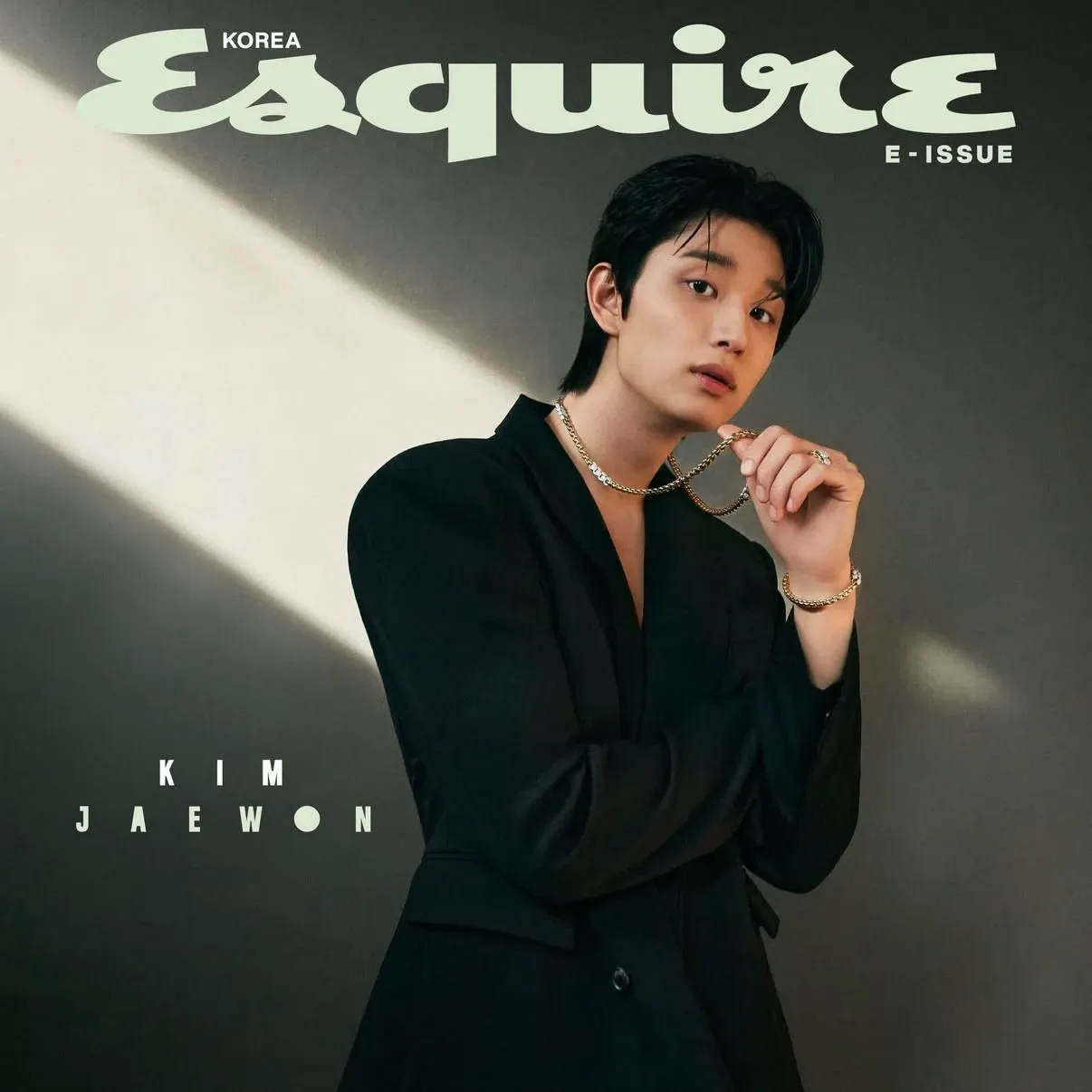 Behind-the-scenes cut of Kim Jaewon
