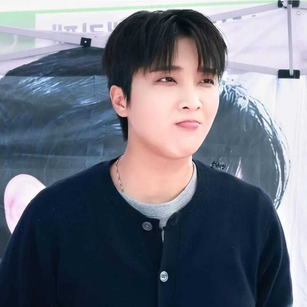 A moment captured by a fan of Hwang Yunsung