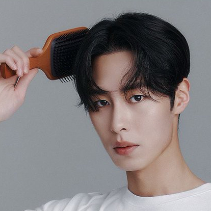 Recent activity shot of Lee Jaewook