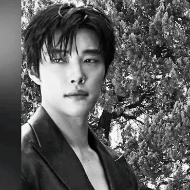 A moment captured by a fan of Woo Dohwan