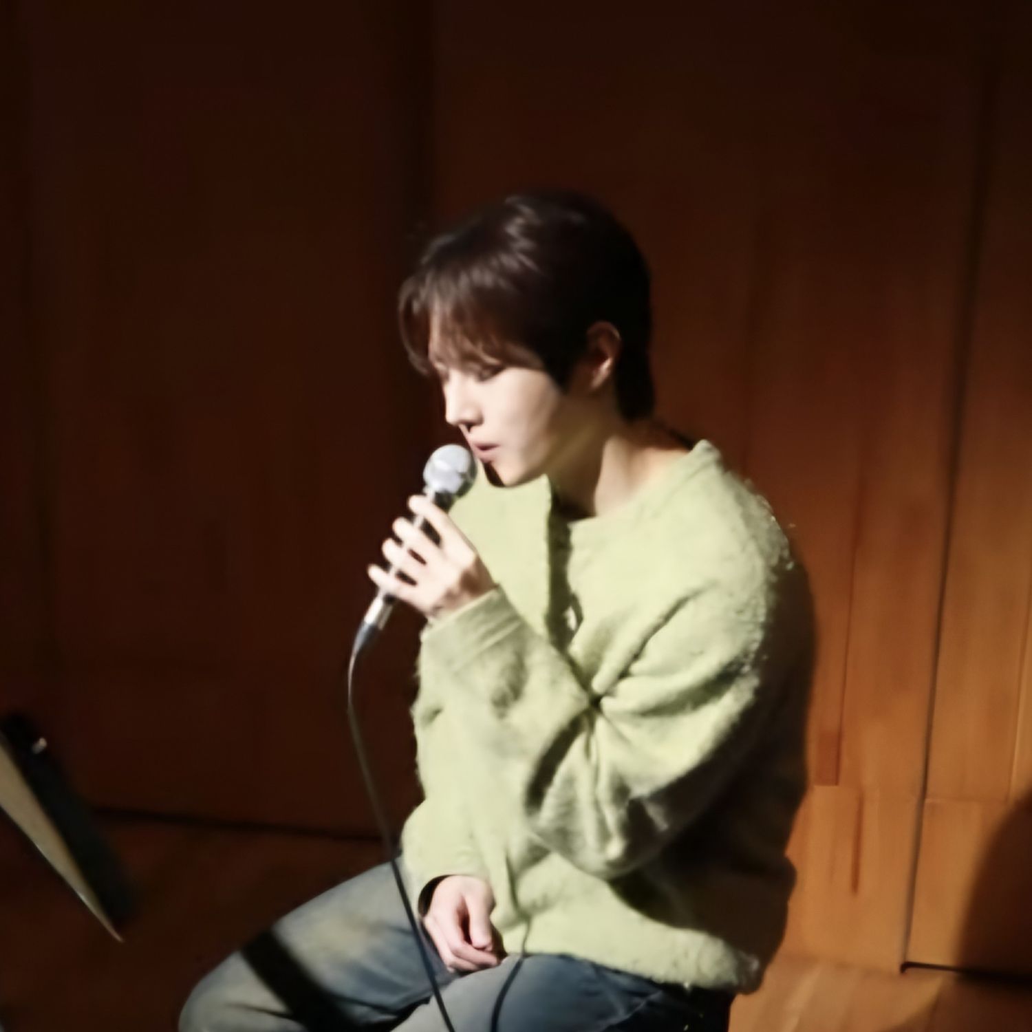 粉絲拍下的金俊賢瞬間