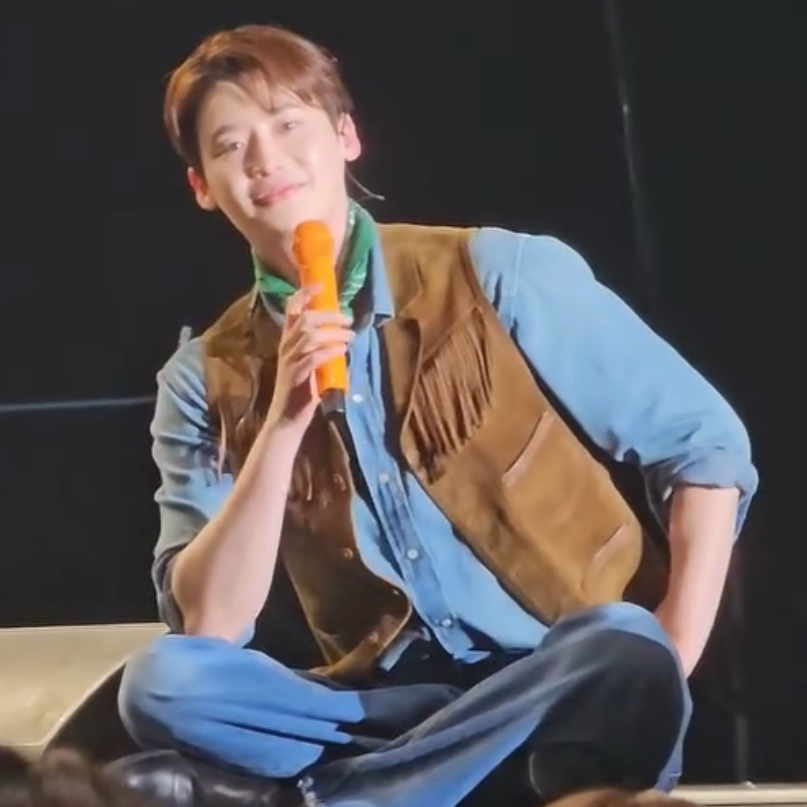 粉絲拍下的李鍾碩瞬間