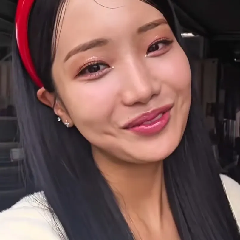 Behind-the-scenes cut of Kim Soyeon (2004)