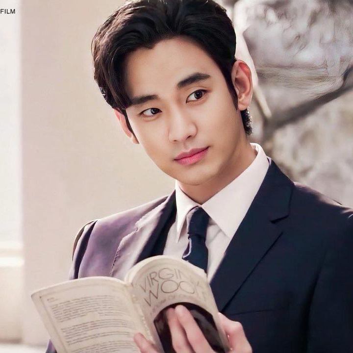 金秀贤的最新照片