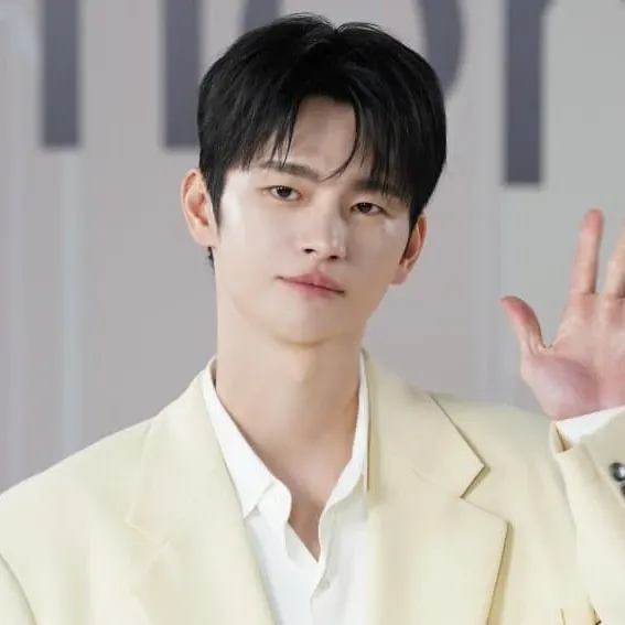 Recent activity shot of Seo Inguk
