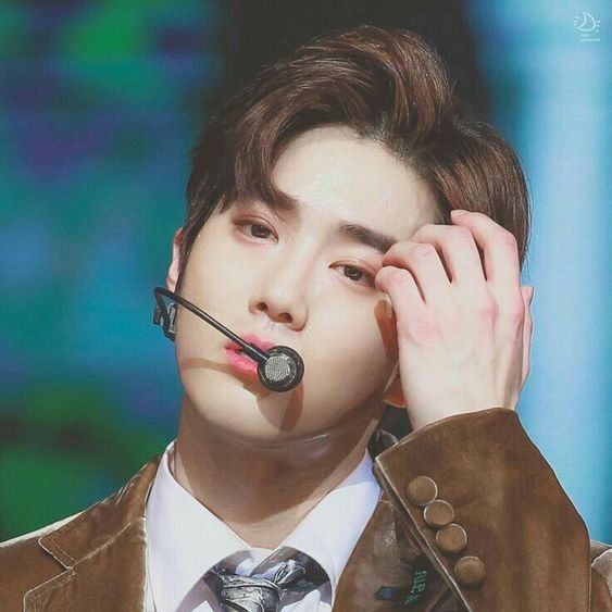 A moment captured by a fan of Suho