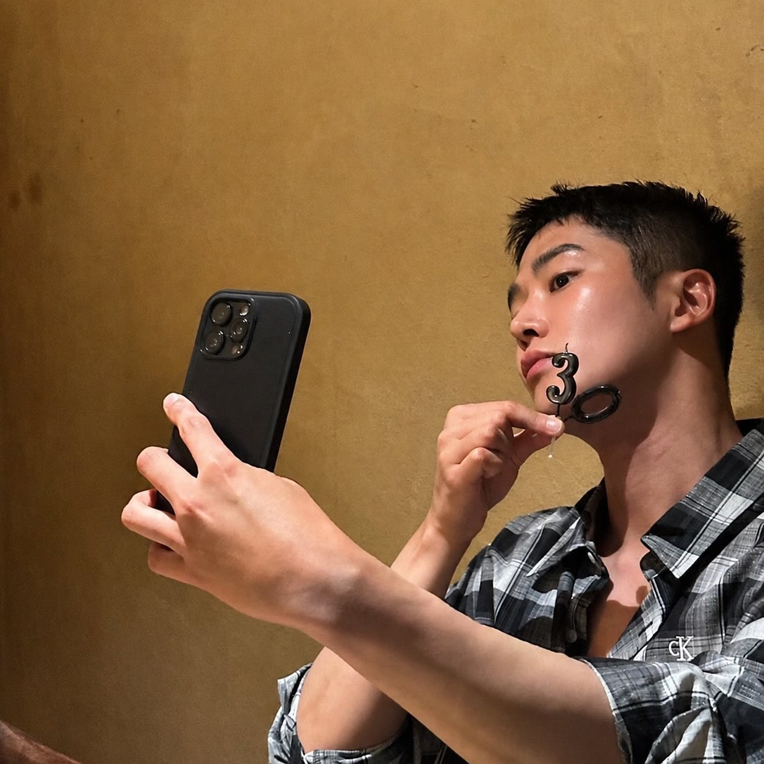 Foto kegiatan terbaru dari Rowoon