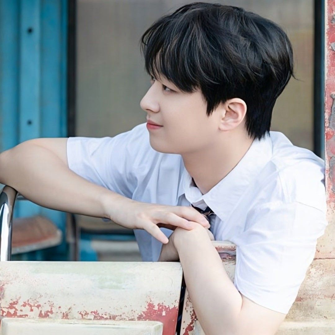 粉丝拍下的李灿元瞬间