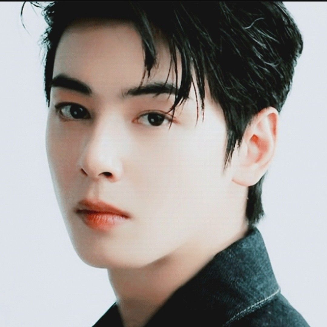 Latest photo of Cha Eunwoo