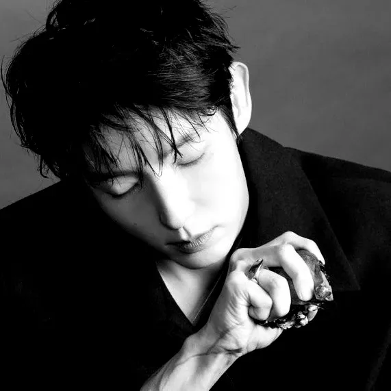 Behind-the-scenes cut of Lee Joongi