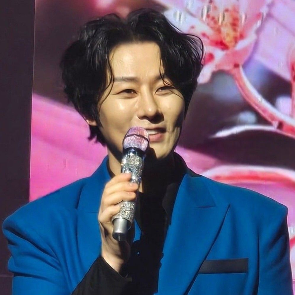 A moment captured by a fan of Kang Moonkyung