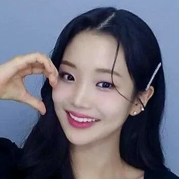 A moment captured by a fan of Kim Soyeon (2004)
