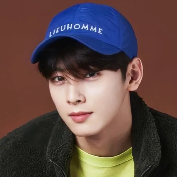 Behind-the-scenes cut of Cha Eunwoo