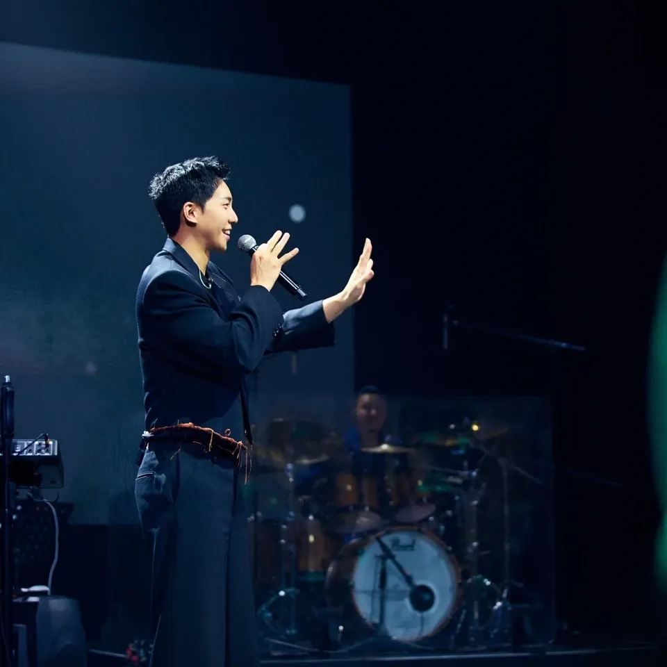 Recent activity shot of Lee Seunggi