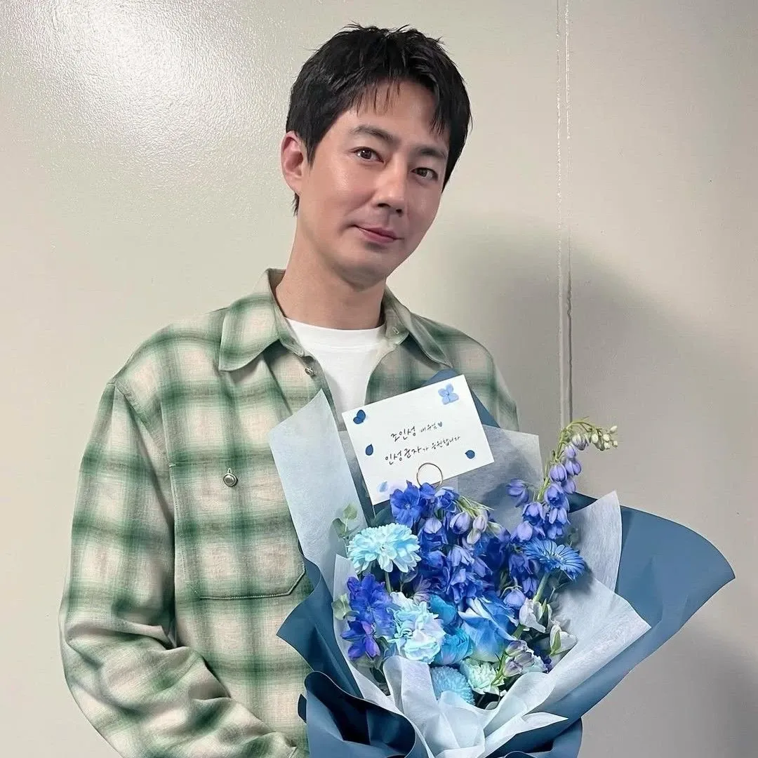 Behind-the-scenes cut of Jo Insung