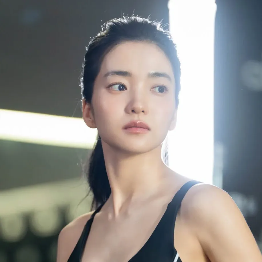 Behind-the-scenes cut of Kim Taeri