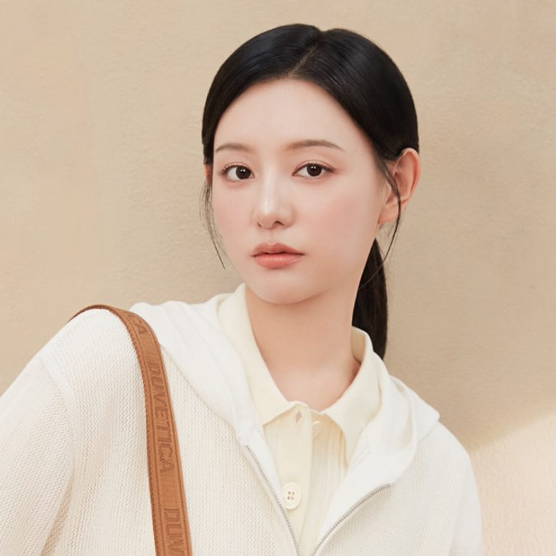 Behind-the-scenes cut of Kim Jiwon