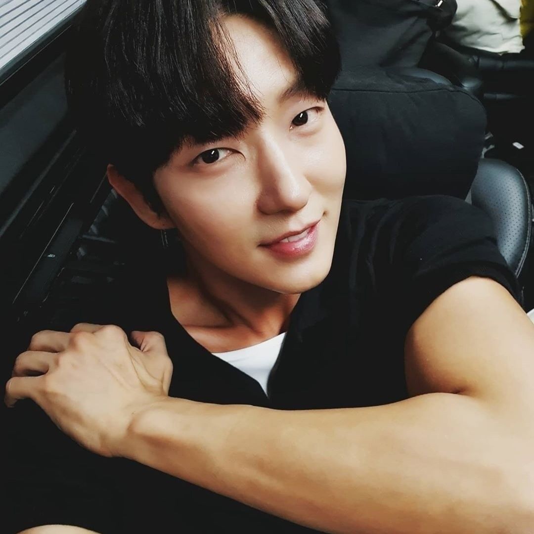 A moment captured by a fan of Lee Joongi