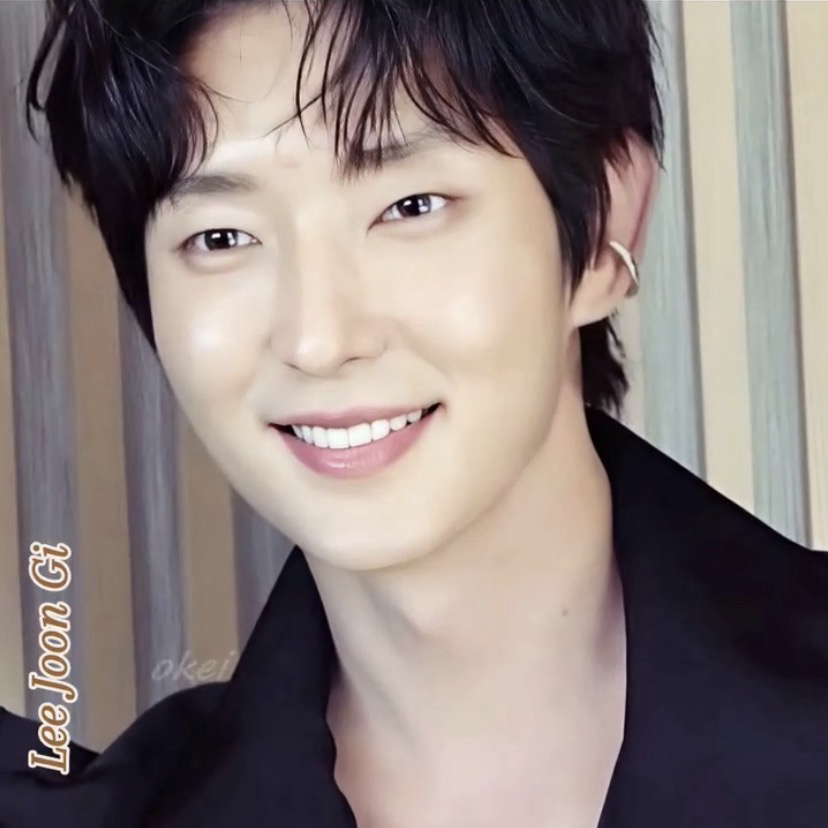 A moment captured by a fan of Lee Joongi