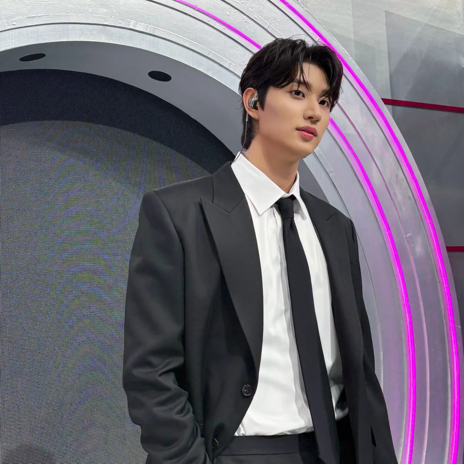A moment captured by a fan of Kim Jaewon