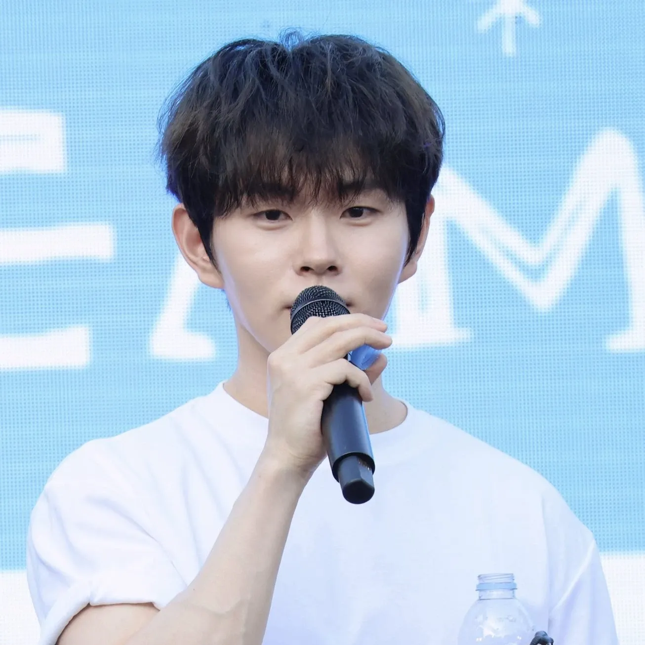 Behind-the-scenes cut of Lee Byeongchan
