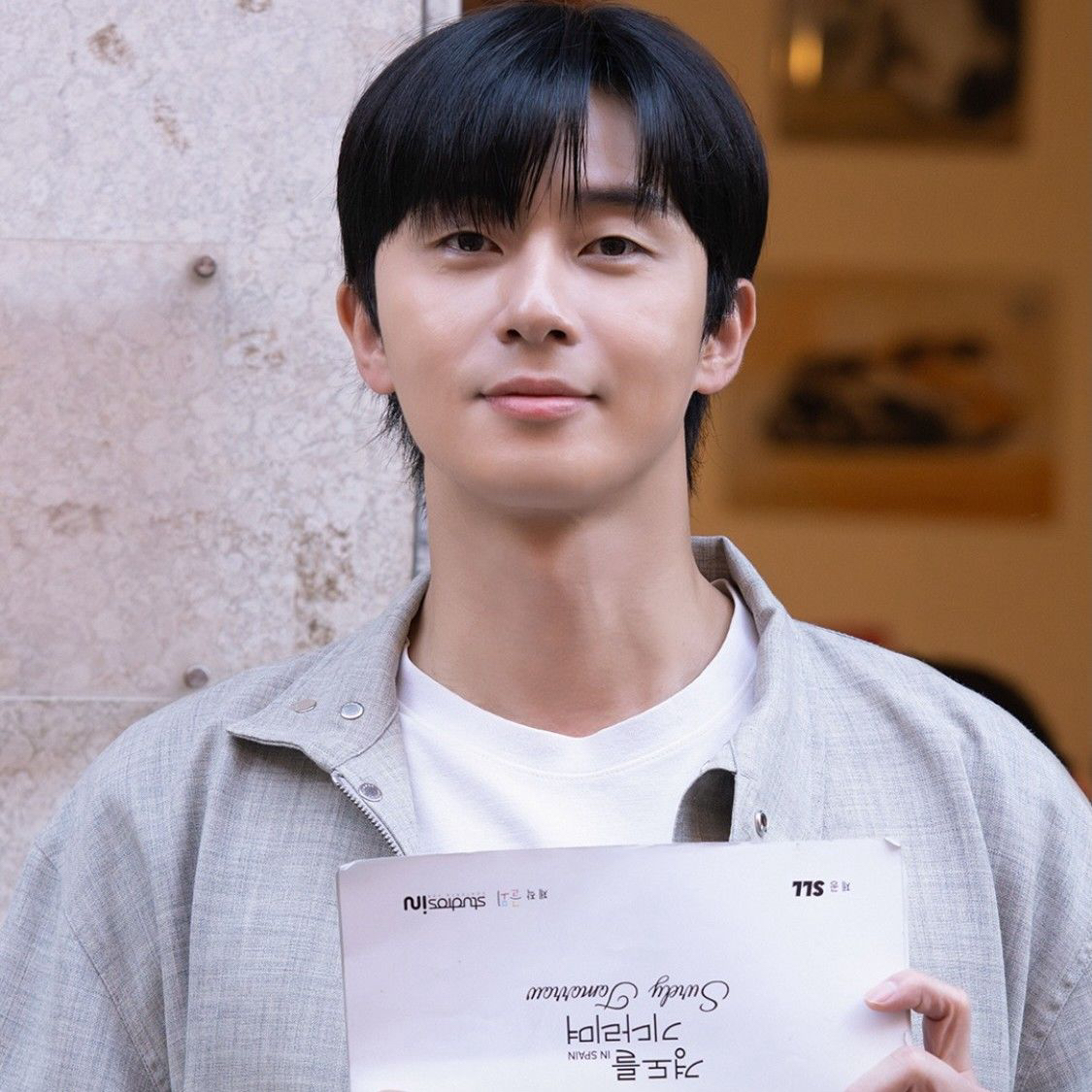 A moment captured by a fan of Park Seojoon