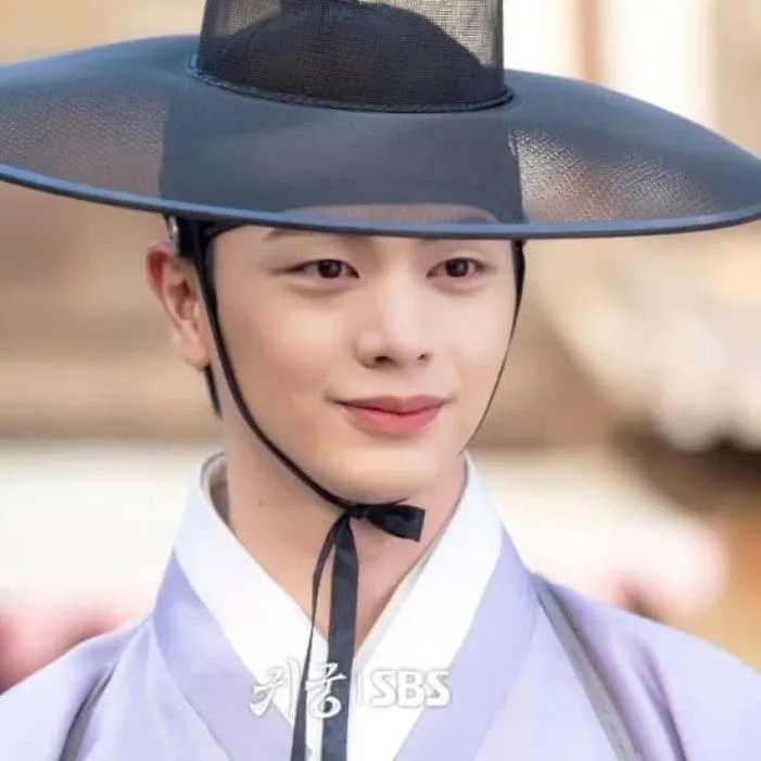 Latest photo of Yook Sungjae