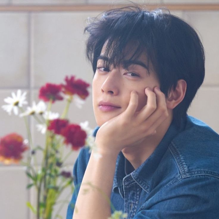 Recent activity shot of Cha Eunwoo